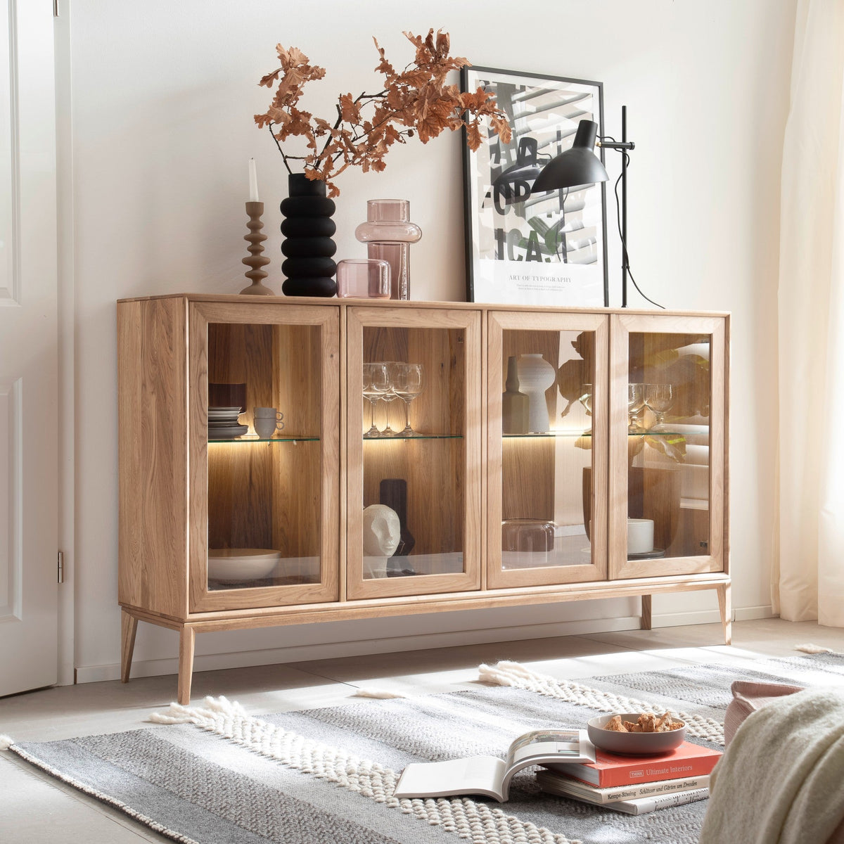 Njord Høj Snedker Skænk med 4 Låger i Massiv FSC Egetræ og Naturolie fra Organic Sleep | B178 x D42 x H101 cm | Leveres Færdigsamlet fra Unique Beds, Home & Living