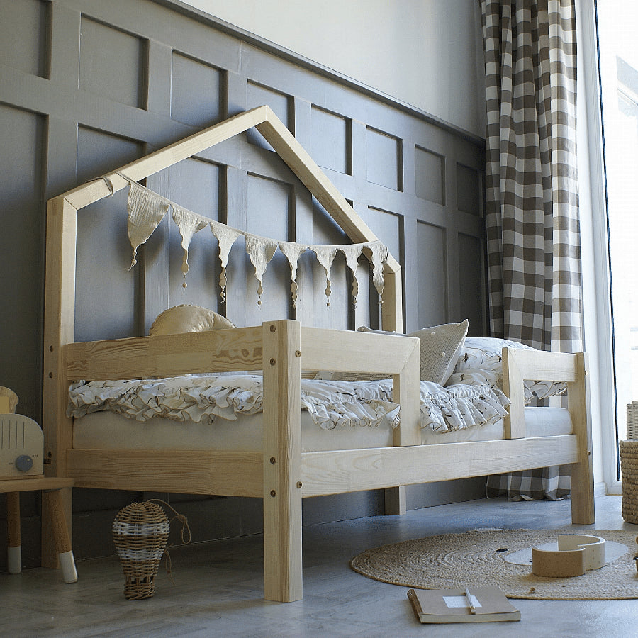 Alma Duo Snedker Husseng Håndlavet i 100% Massiv Fyrretræ med Simpel Sengehest fra Raw Kids | Flere Størrelser – fra Unique Beds, Home & Living
