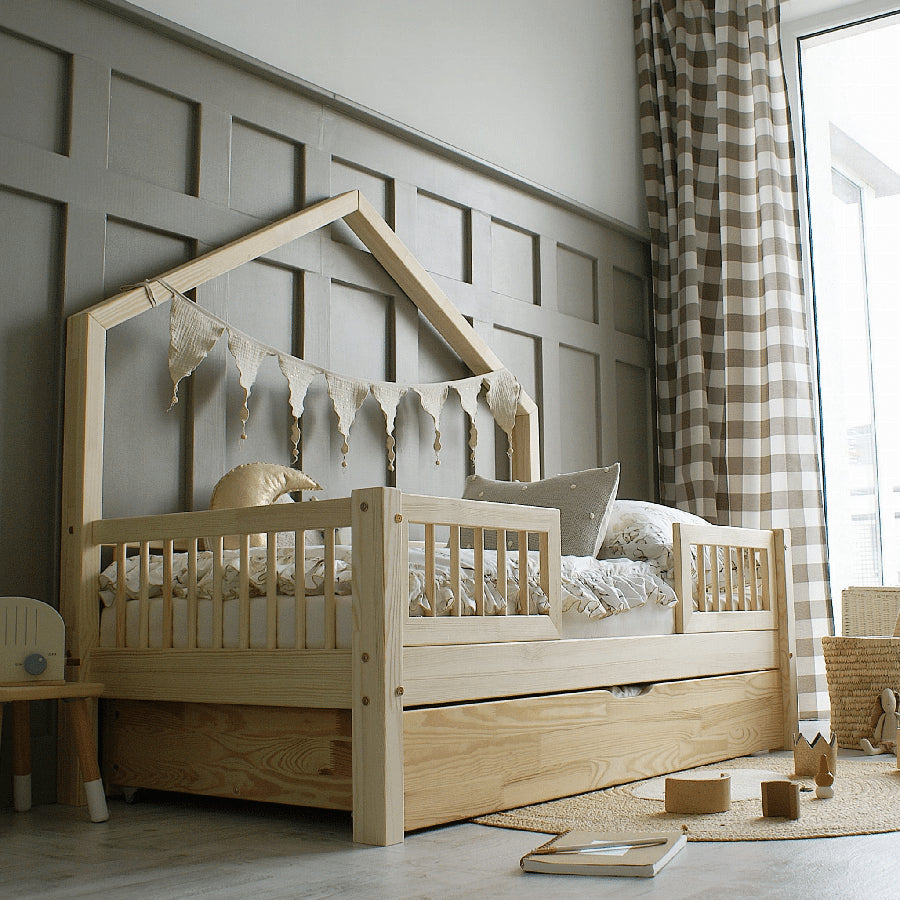 Alma Duo Snedker Husseng Håndlavet i 100% Massiv Fyrretræ med Skuffe og Rund Sengehest fra Raw Kids | Flere Størrelser – fra Unique Beds, Home & Living