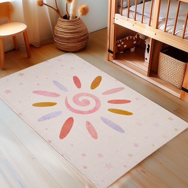 Cremefarvet Børne Gulvtæppe med Pastelfarvet Sol & Stjerner på fra Rugs by Uniquebeds Home & Living | Flere Størrelser