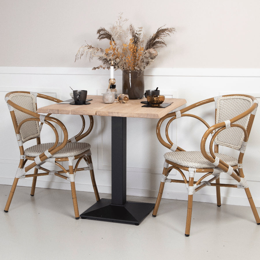 Curve Snedker Cafébord i Massiv Egetræ & Hvid Olie fra House Of Sander | B: 80cm. L: 80-120cm. H: 3cm. – fra Unique Beds, Home & Living