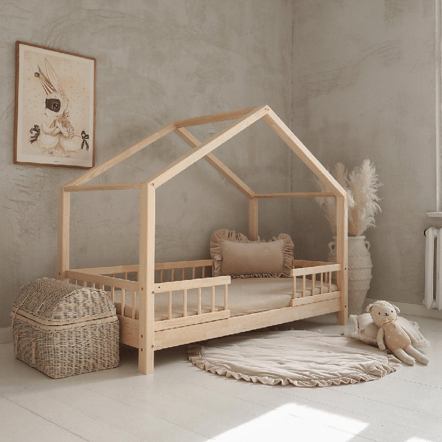 Frida Duo Snedker Husseng Håndlavet i 100% Massiv Fyrretræ med Rund Sengehest fra Raw Kids | Flere Størrelser – fra Unique Beds, Home & Living