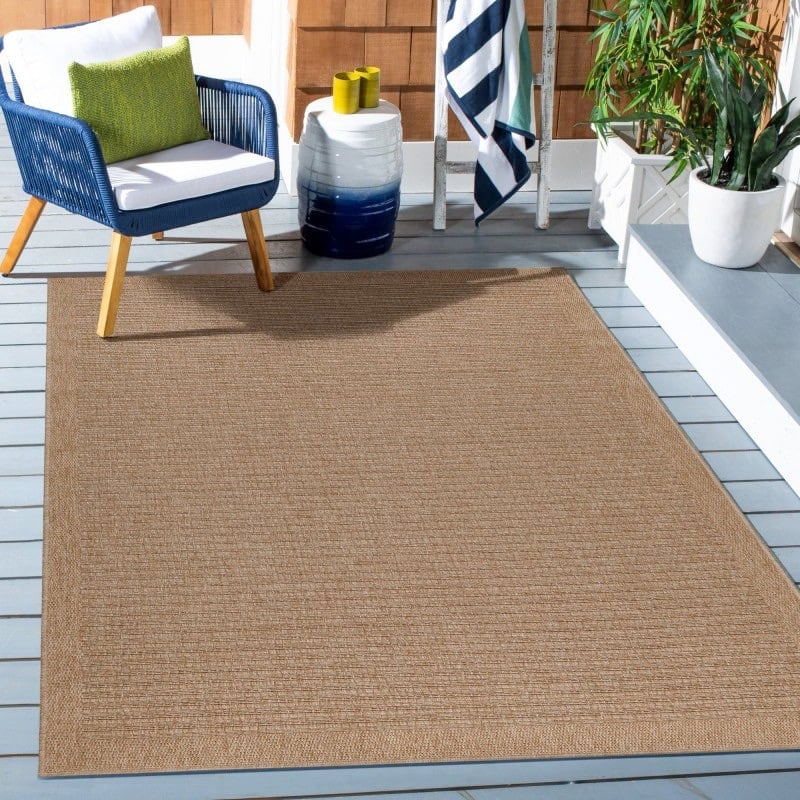 Harriet Indendørs/Udendørs Gulvtæppe i Beige med Simpelt Kant fra Rugs by Uniquebeds Home & Living | Flere Størrelser