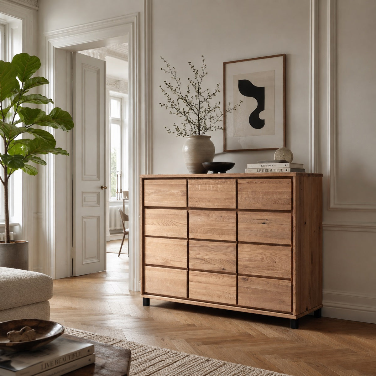 Heimdal Snedker Kommode/Skænk med 3 Skuffer & 3 låger i Massiv FSC Egetræ og Naturolie på Metalben fra Organic Sleep | H100 x B130 x D48 cm | Leveres Færdigsamlet