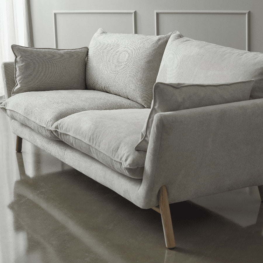 K260 2-Personers Sofa i Skum med Tykt Fiberlag & Lakerede Egetræsben fra Kragelund / Scandinavian Upholstery | Flere Farver – fra Unique Beds, Home & Living