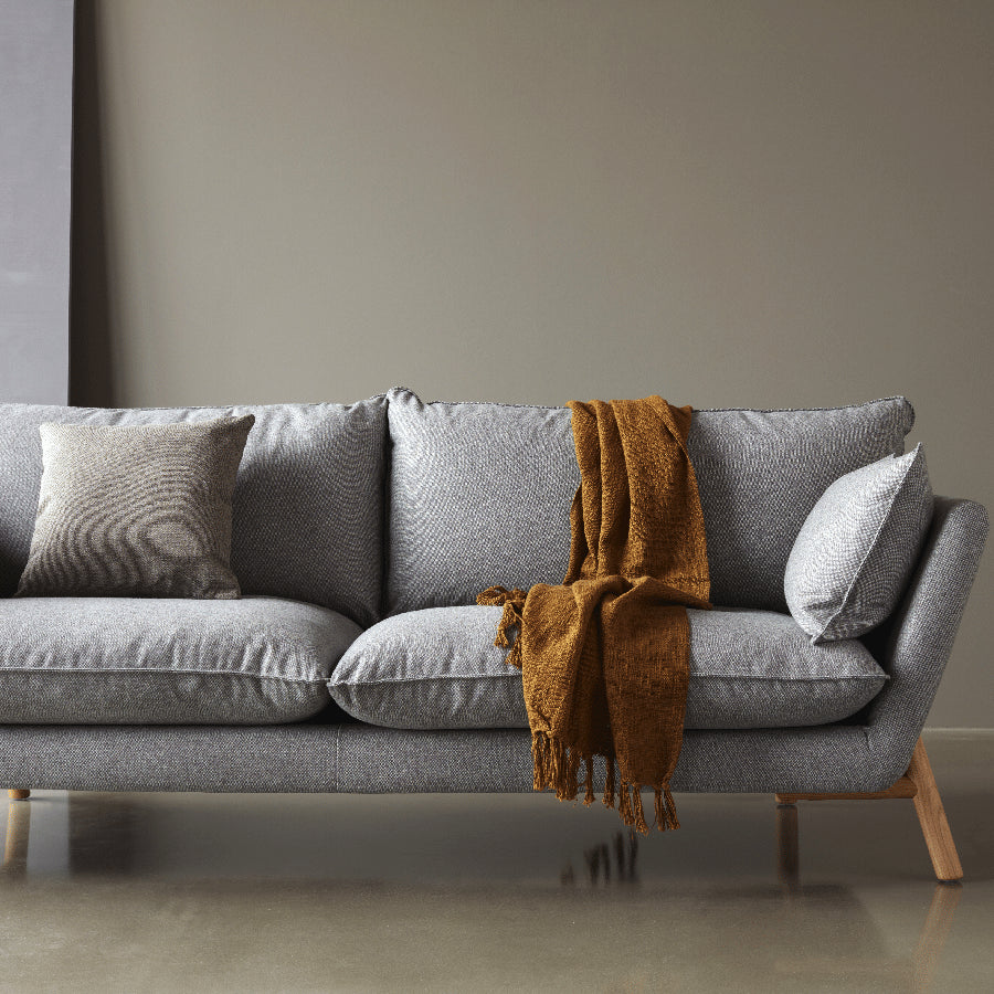 K260 3-Personers Sofa i Skum med Tykt Fiberlag & Lakerede Egetræsben fra Kragelund / Scandinavian Upholstery | Flere Farver – fra Unique Beds, Home & Living