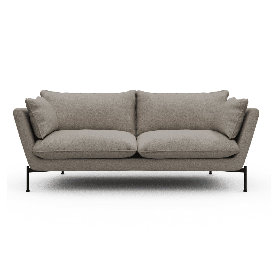 K261 2-Personers Sofa med Dunfyld & Sorte Metalben fra Kragelund / Scandinavian Upholstery | Flere Farver – fra Unique Beds, Home & Living