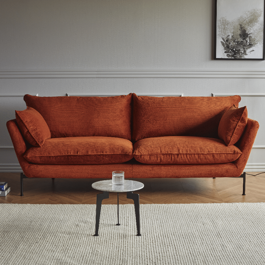 K261 3-Personers Sofa med Dunfyld & Sorte Metalben fra Kragelund / Scandinavian Upholstery | Flere Farver – fra Unique Beds, Home & Living
