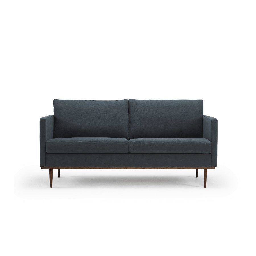 K372 2-Personers Sofa med Egetræsben fra Kragelund / Scandinavian Upholstery | Flere Farver – fra Unique Beds, Home & Living