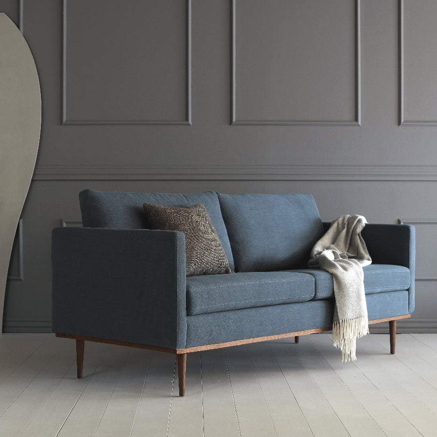 K372 2,5-Personers Sofa med Egetræsben fra Kragelund / Scandinavian Upholstery | Flere Farver – fra Unique Beds, Home & Living