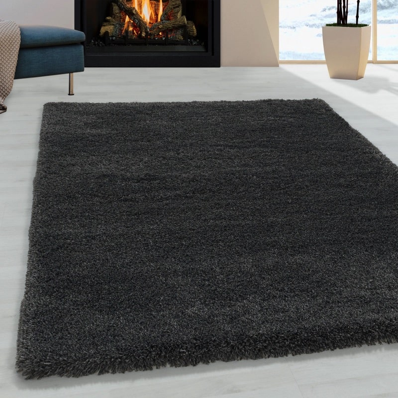 Louisa Ensfarvet Gulvtæppe i Mørk Grå fra Rugs by Uniquebeds Home & Living | Flere Størrelser i Firkantet & Rund