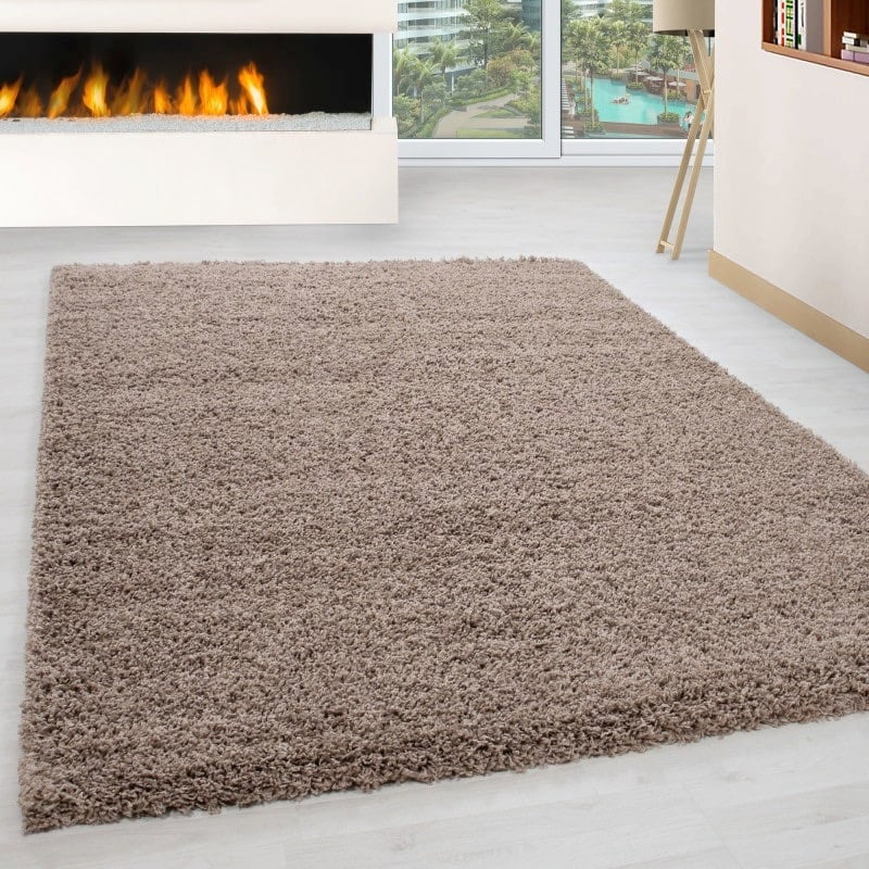 Luna Ensfarvet Fluffy Gulvtæppe i Beige fra Rugs by Uniquebeds Home & Living | Flere Størrelser i Firkantet & Rund