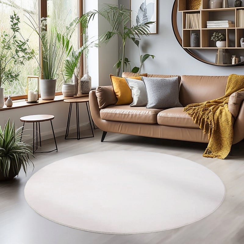 Margot Cremefarvet Gulvtæppe med Skridsikkert Underlag fra Rugs by Uniquebeds Home & Living | Flere Størrelser i Firkantet & Rund