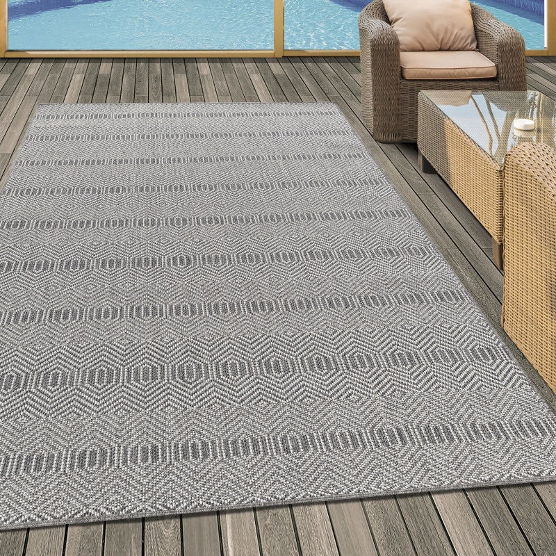 Mary Indendørs/Udendørs Gulvtæppe i Grå med Chevron- & Diamantmønster fra Rugs by Uniquebeds Home & Living | Flere Størrelser