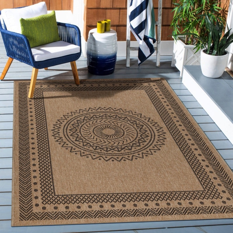 Nancy Indendørs/Udendørs Gulvtæppe i Beige & Sort med Simpelt Mandala Mønster fra Rugs by Uniquebeds Home & Living | Flere Størrelser