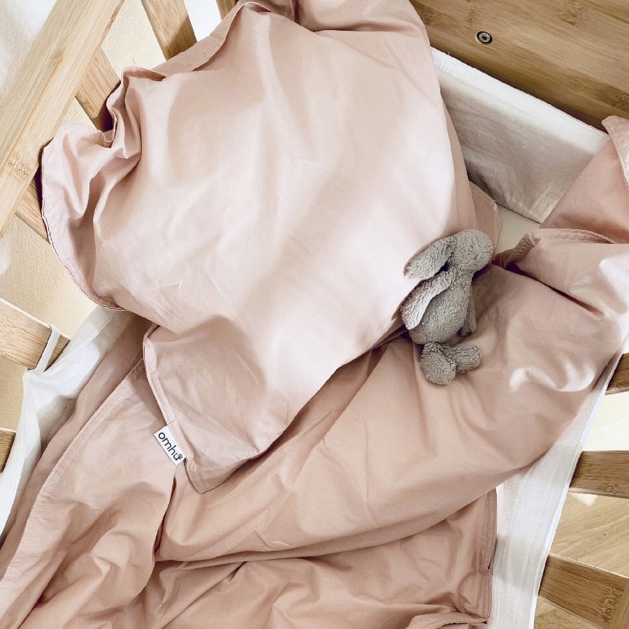 Percale Baby / Junior Sengesæt i 100% Bomuld TC200 fra Omhu | Nude/Pink | 70x100 cm - OUTLET