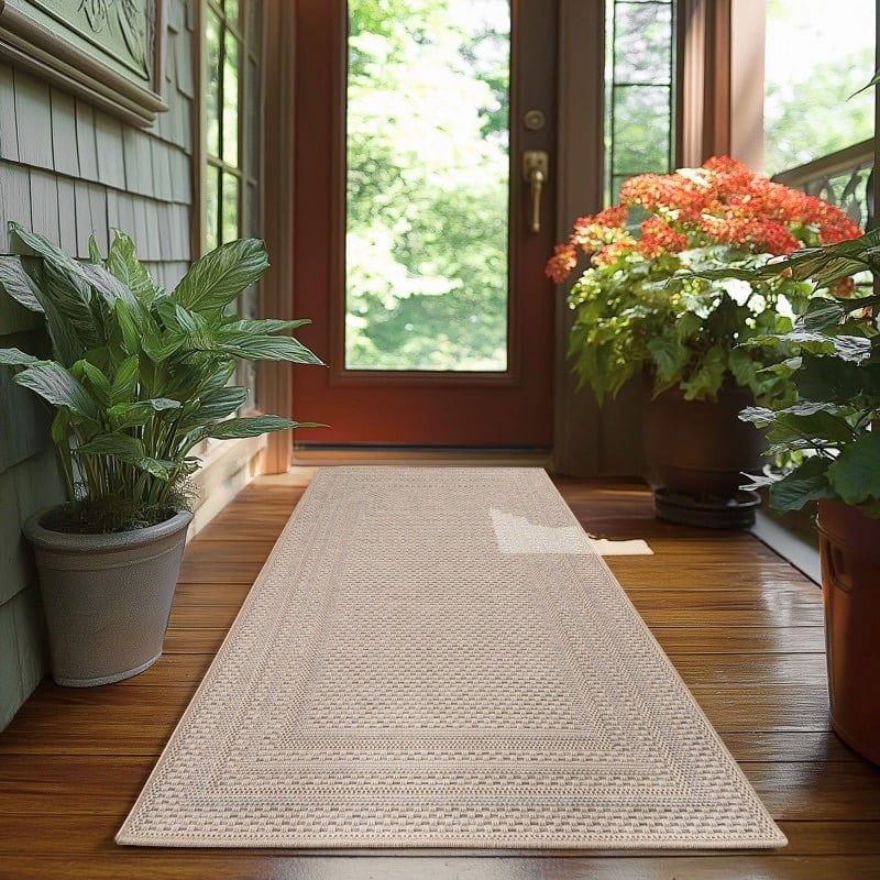 Phoebe Indendørs/Udendørs Gulvtæppe i Beige med Simpel Kant fra Rugs by Uniquebeds Home & Living | Flere Størrelser