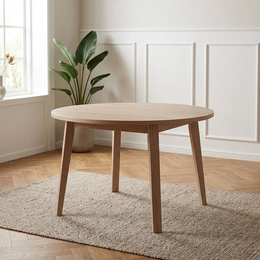 A-Line Rundt Spisebord i Hvidpigmenteret Egetræ med Forberedelse til Tillægsplader & Stel i Hvidpigmenteret Egetræ fra Actona | Ø120x75 cm - Billede 1