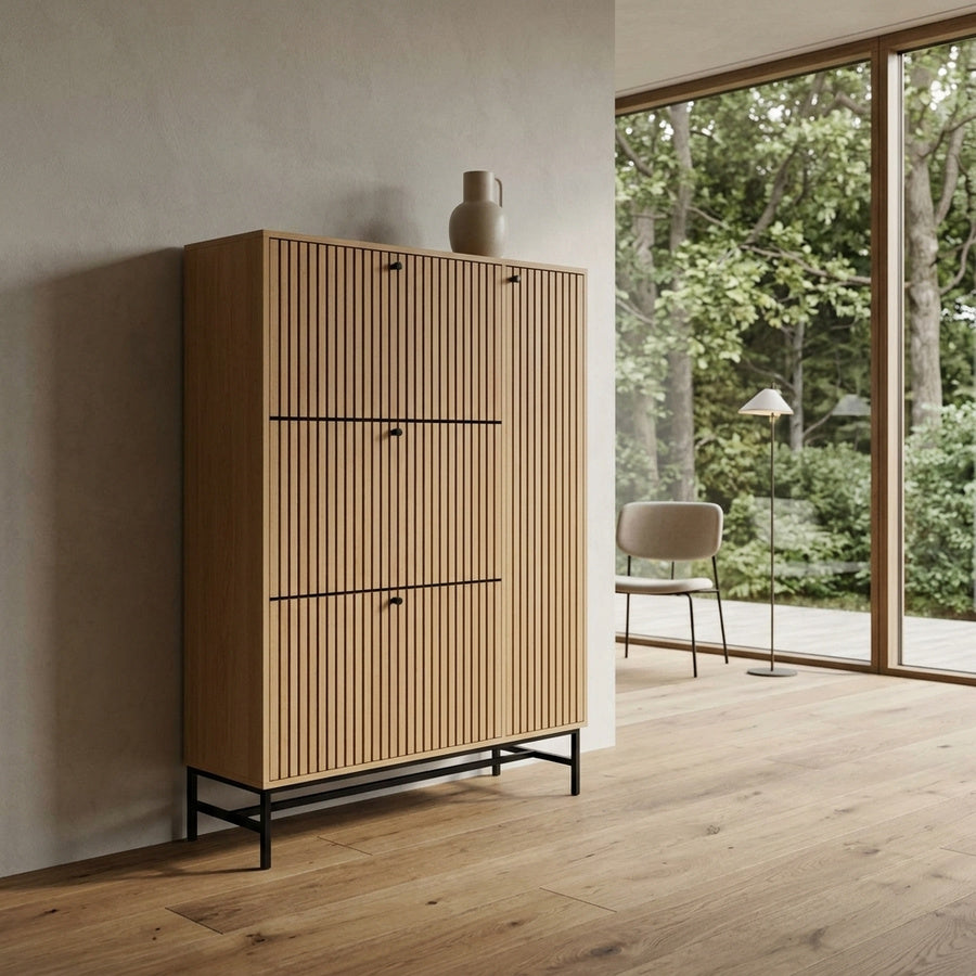 Albany Skoskab i Eg Egetræ med Lamel Front & Stel i Sort Stål fra Actona | B98,7xD35xH140,4cm - Billede 1