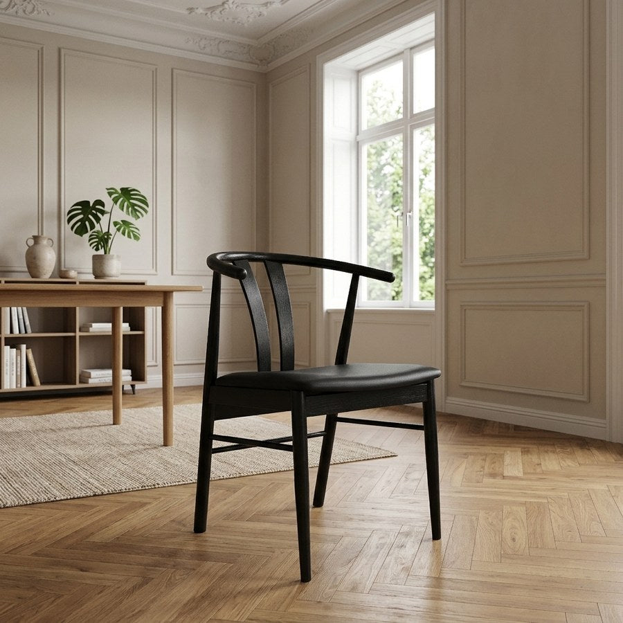 Artenara Spisebordsstol i Sort Bøgetræ med Sort PU Sæde fra House Nordic | L63xB60xH81,5cm