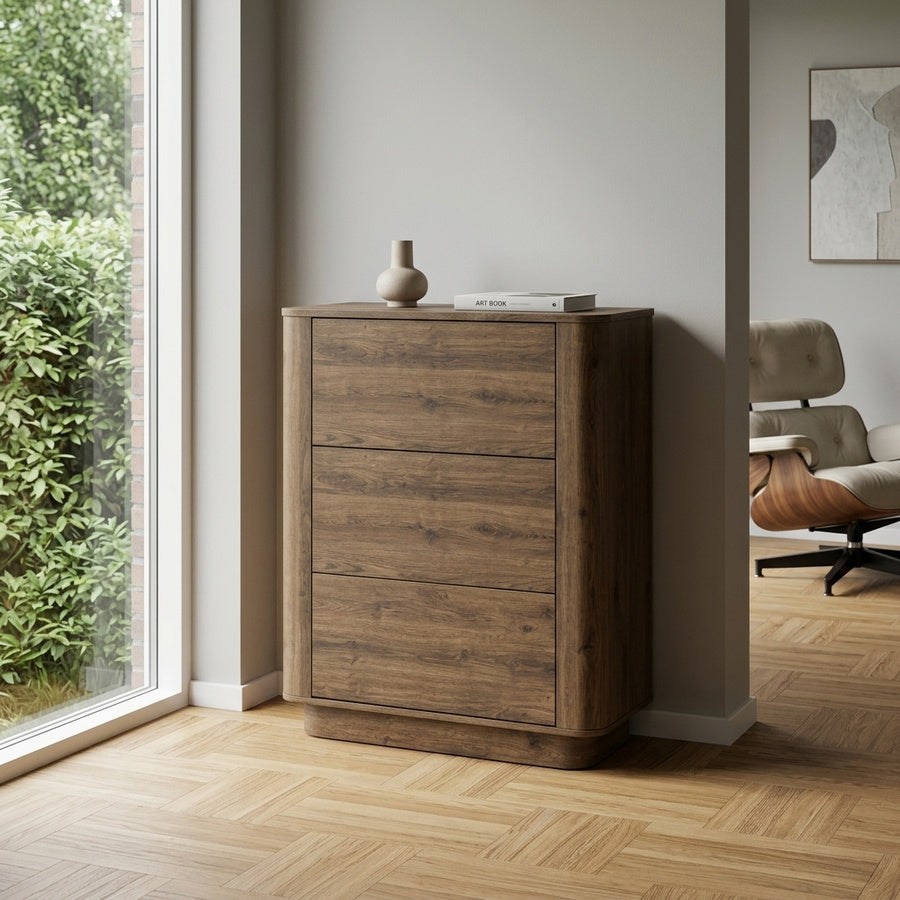 Atmore Kommode i Røgefarvet Eg Egetræ med Skub For At Åbne Funktion fra Actona | B90xD40xH107cm - Billede 1