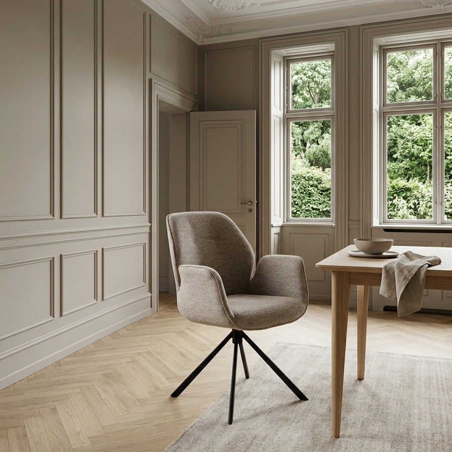 Aura Spisebordsstol med armlæn i Beige fra Actona | 61x62x90cm - Billede 1
