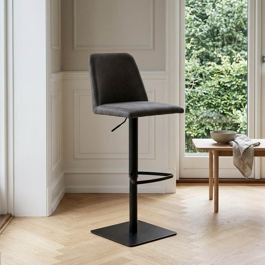 Avanja Barstol i Antracit Stof med Drejefunktion, Fodstøtte og Gaspatron og Stel i Sort Stål fra Actona | 43x51x107,5cm - Billede 1