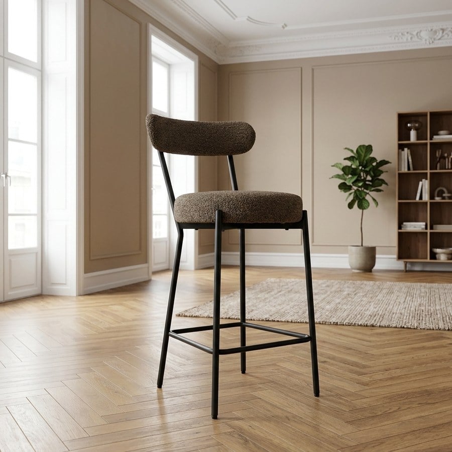 Badalona Counterstol i Brun Bouclé med Sorte Ben fra House Nordic 63x55x17 cm
