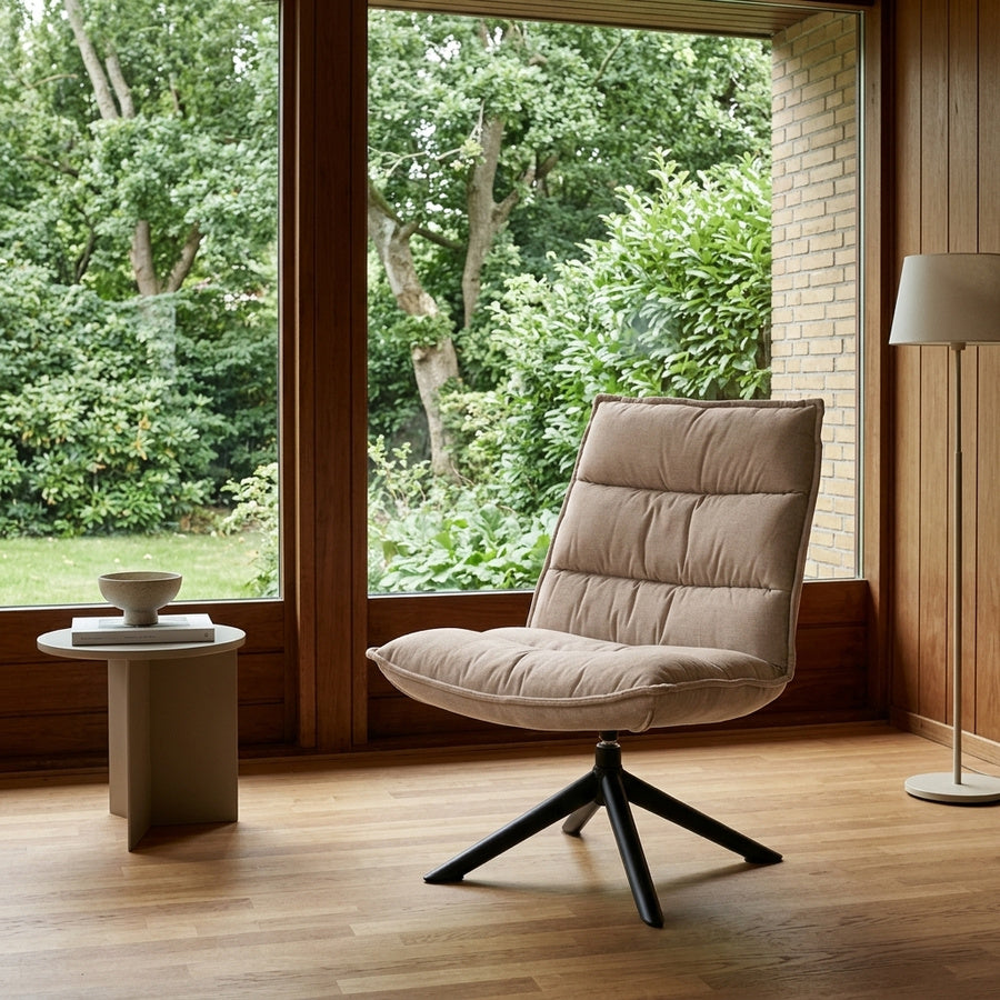 Blizzard Loungestol i Beige Stof med Drejefunktion og Horisontal Syning og Stel i Sort Stål fra Actona | 70x80x98cm - Billede 1