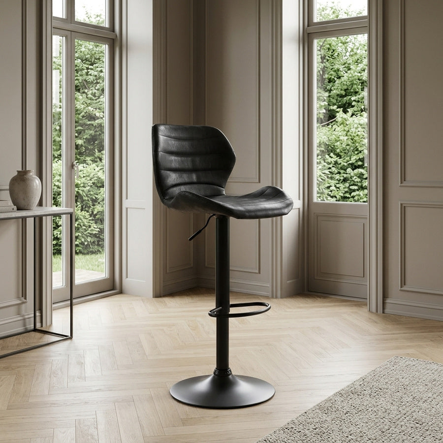 Bola Barstol i Sort Imiteret Læder & Sort Stel fra House Of Sander | H83-108 x B48 x D46 cm - Billede 1