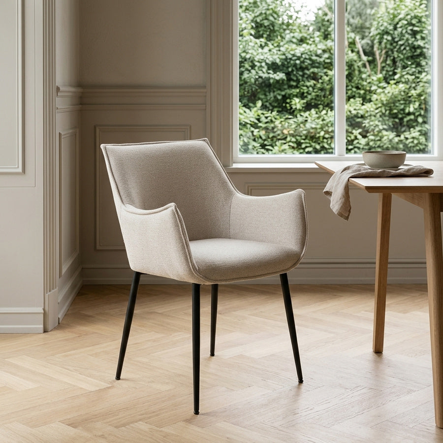 Bonita Spisebordsstol i Beige Stof med Armlæn og Stel i Sort Stål fra Actona | 56x56x82,5cm - Billede 1