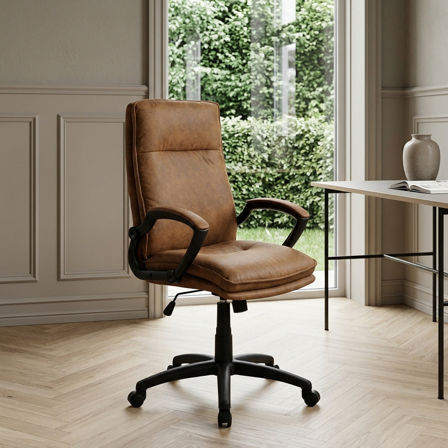 Brad Skrivebordsstol i Camel Stof med Armlæn og Stel i Sort Nylon fra Actona | 67x69,5x115cm - Billede 1