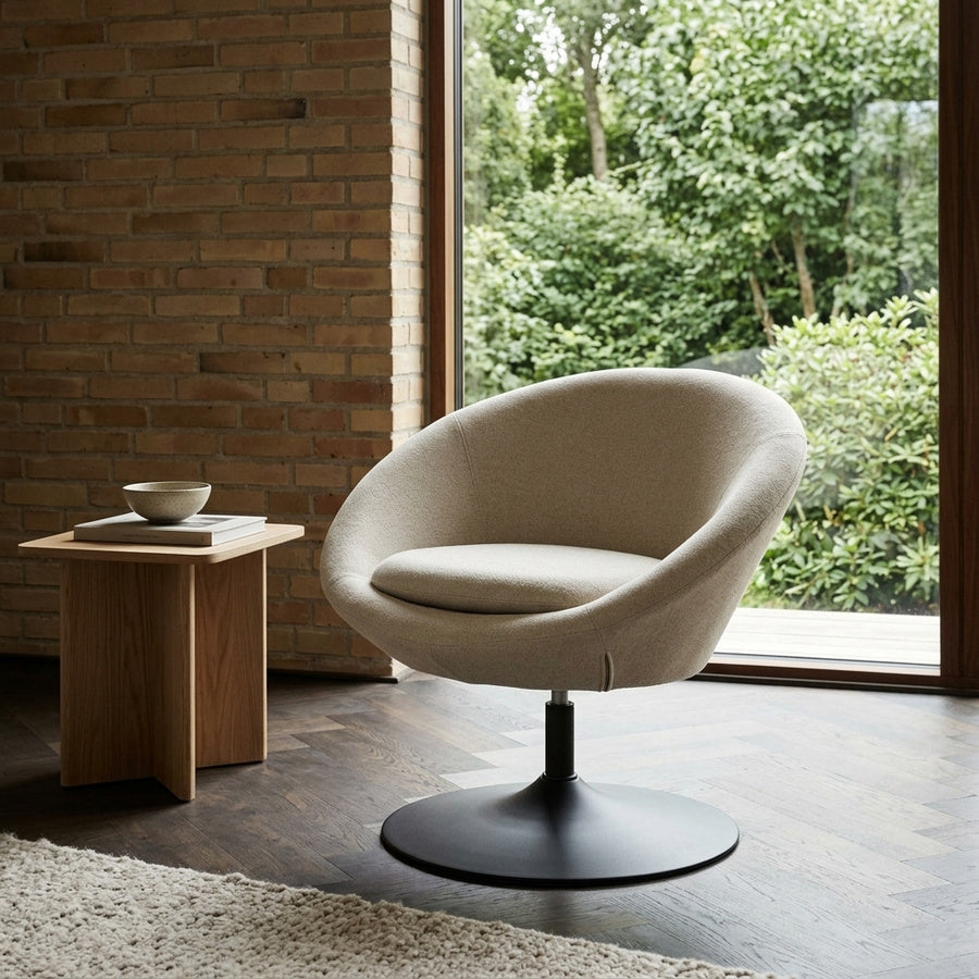 Center Lounge Stol i Beige Stof med Armlæn og Drejefunktion og Stel i Sort Stål fra Actona | 72x82x81cm - Billede 1