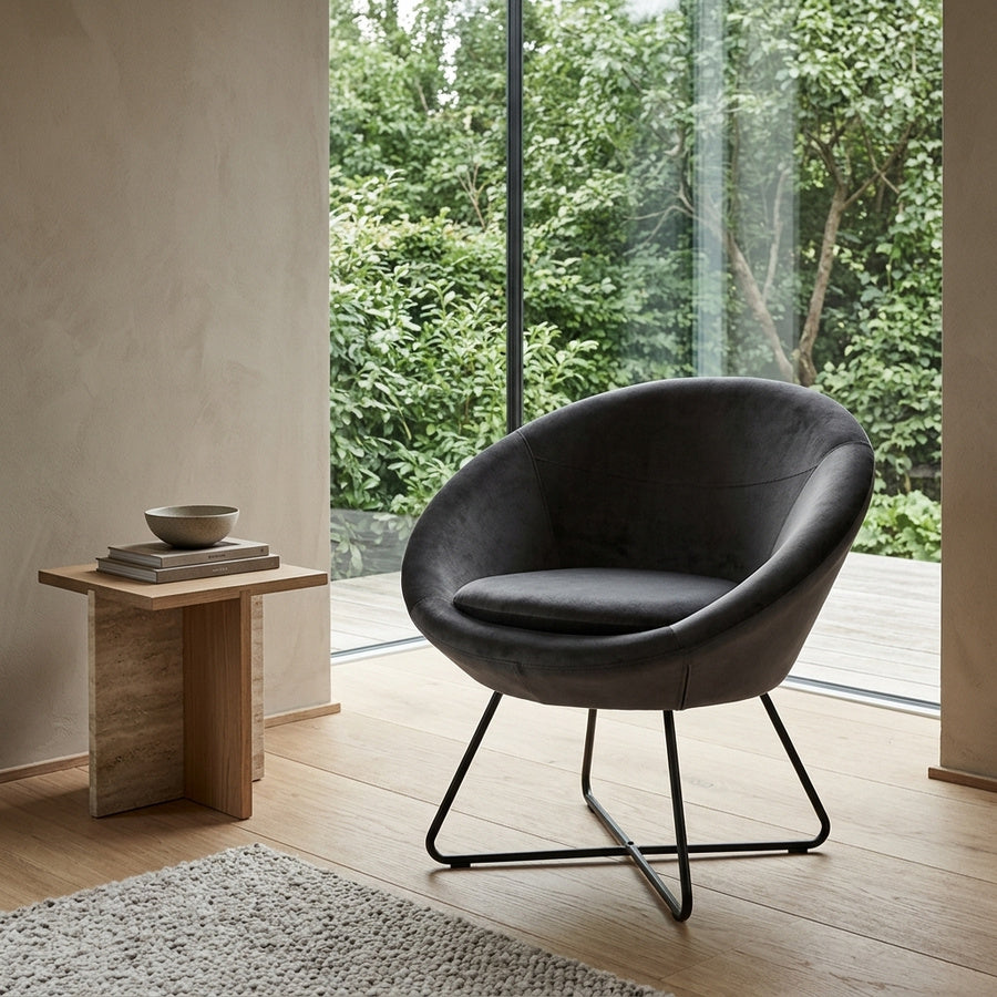 Center Lounge Stol i Mørkegrå Stof med Armlæn og Stel i Sort Stål fra Actona | 71x82x81cm - Billede 1