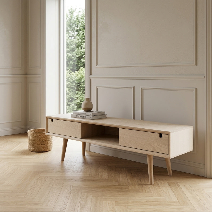 Century TV Bord i Hvidpigmenteret Egetræ med Skydedør & Stel i Hvidpigmenteret Egetræ fra Actona | B160xD38xH43cm - Billede 1