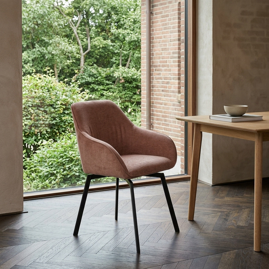 Clara Spisebordsstol i Rosewood Stof med Armlæn og Stel i Sort Stål fra Actona | 55,5x58,5x83,5cm - Billede 1