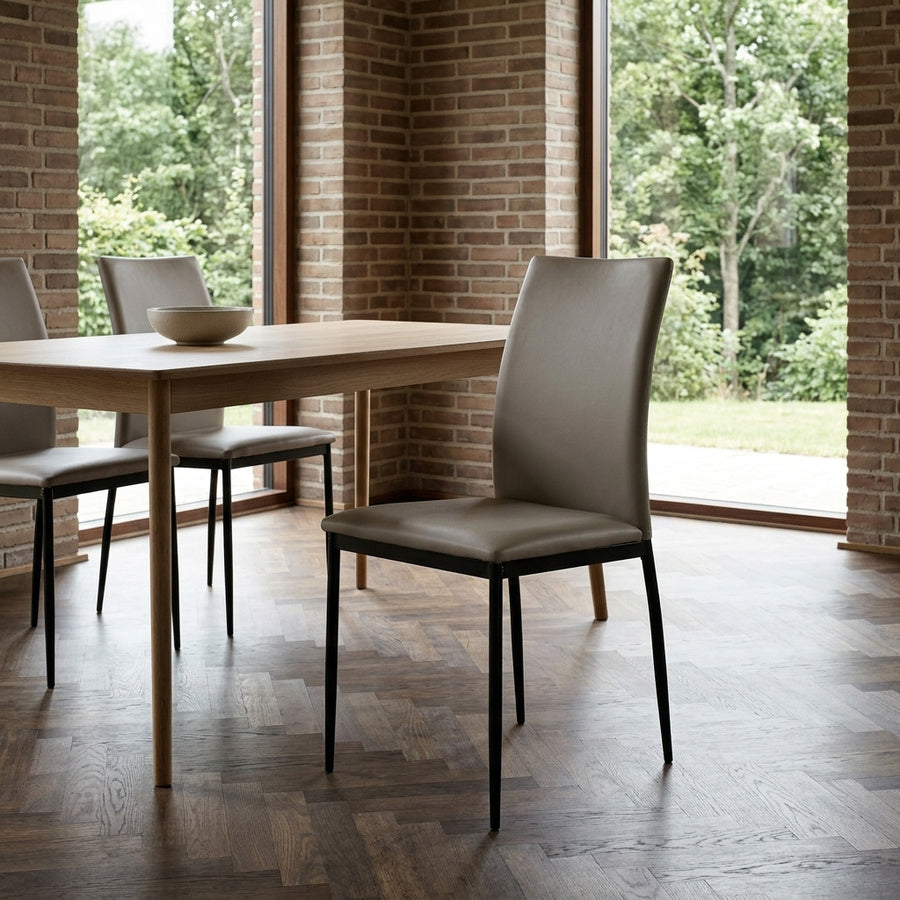 Demina Spisebordsstol i Taupe PU og Stel i Sort Stål fra Actona | 43,5x53x92cm - Billede 1