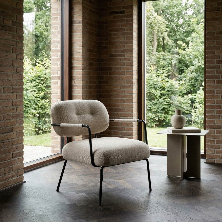 Dillon Lounge Stol i Beige Stof med Armlæn og Stel i Sort Stål fra Actona | 66x72x79,5cm - Billede 1