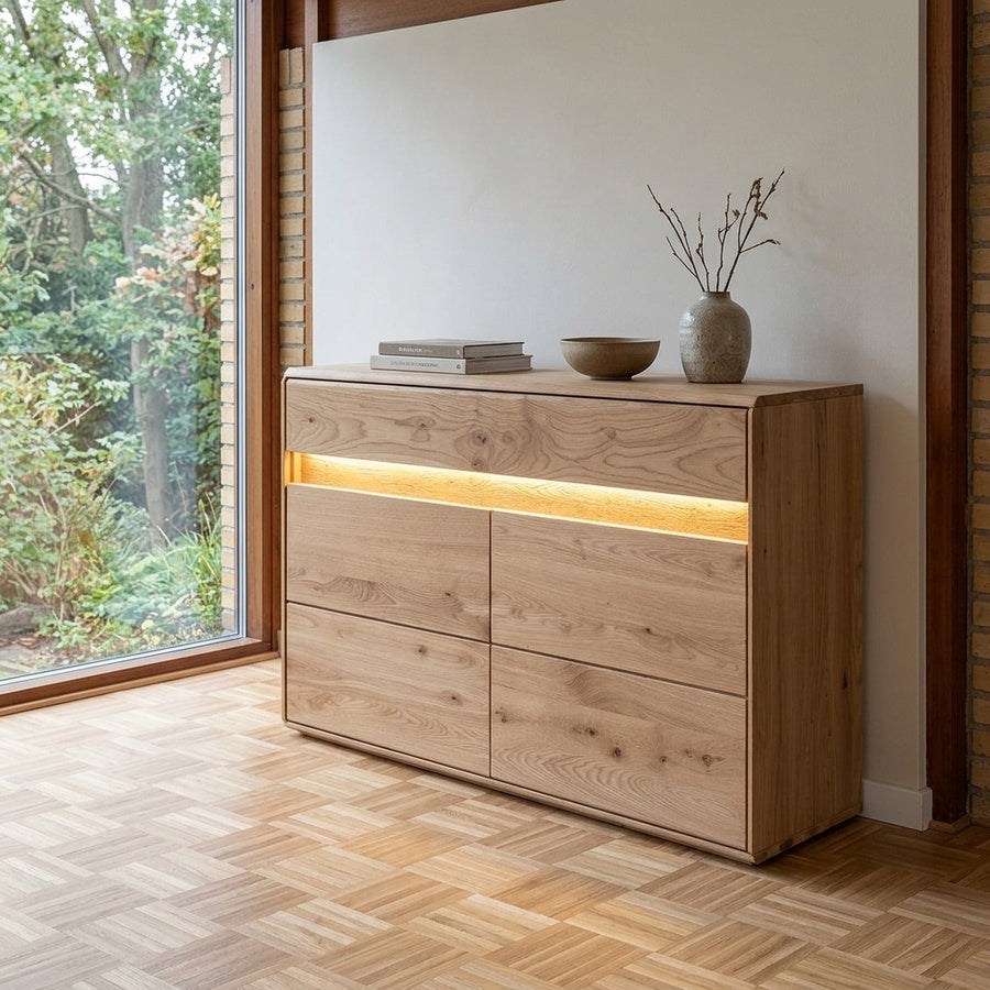 Miljøbillede af Forseti Kommode i Massiv Egetræ (B123xD44xH86cm) indrettet i hjemmet fra UniqueBeds Home and Living
