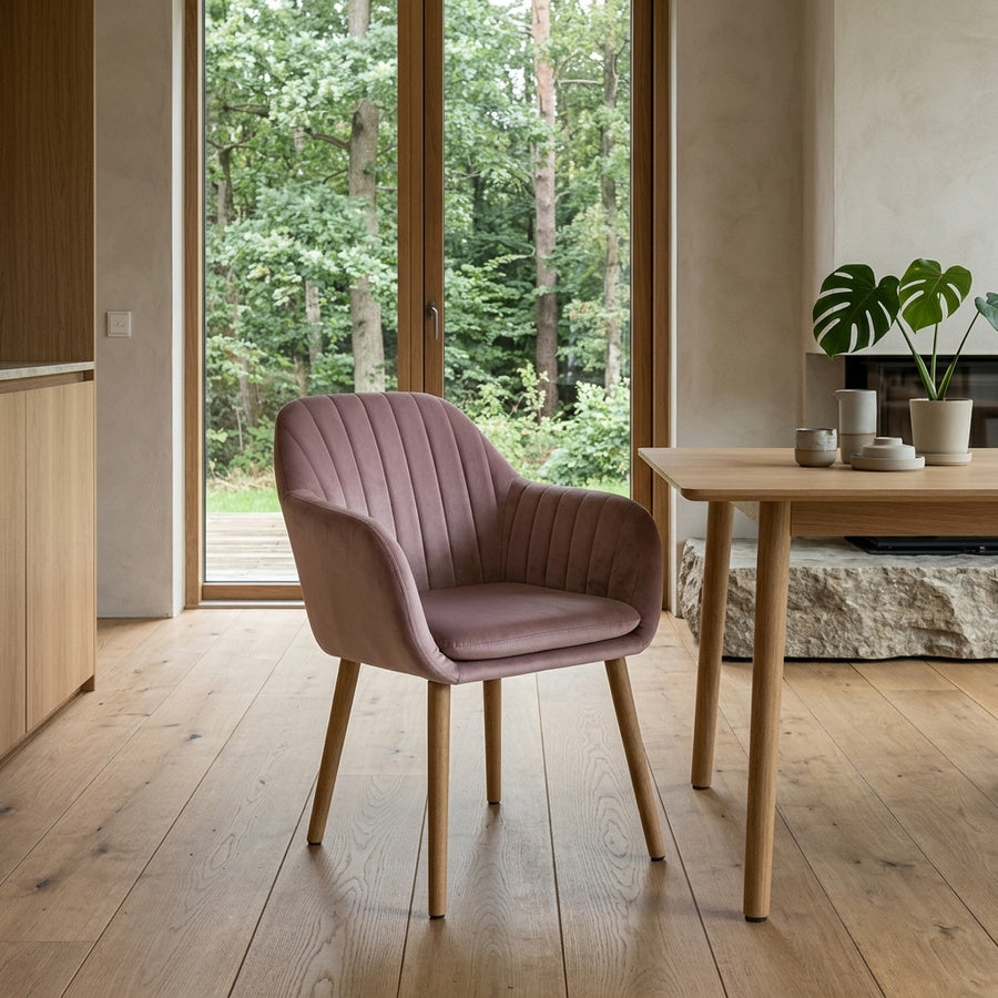 Emilia Spisebordsstol i Dusty Rose Polyester med Armlæn og Stel i Egetræ fra Actona | 57x61x83cm - Billede 1