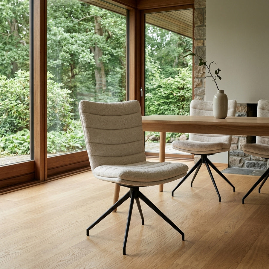 Grafton Spisebordsstol i Creme Stof med Drejefunktion og Stel i Sort Stål fra Actona | 50,5x65x96,5cm - Billede 1