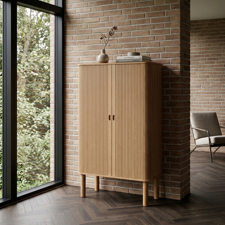 Langley Skab i Egetræ med Jalousilåge & Lamel Front & Stel i Egetræ fra Actona | B80xD40xH145cm - Billede 1