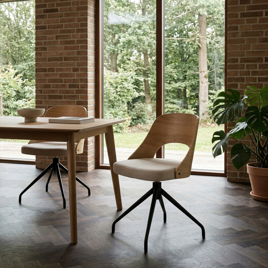 Lucy Spisebordsstol i Beige Stof med Drejefunktion og Stel i Sort Stål fra Actona | 48x53x79cm - Billede 1