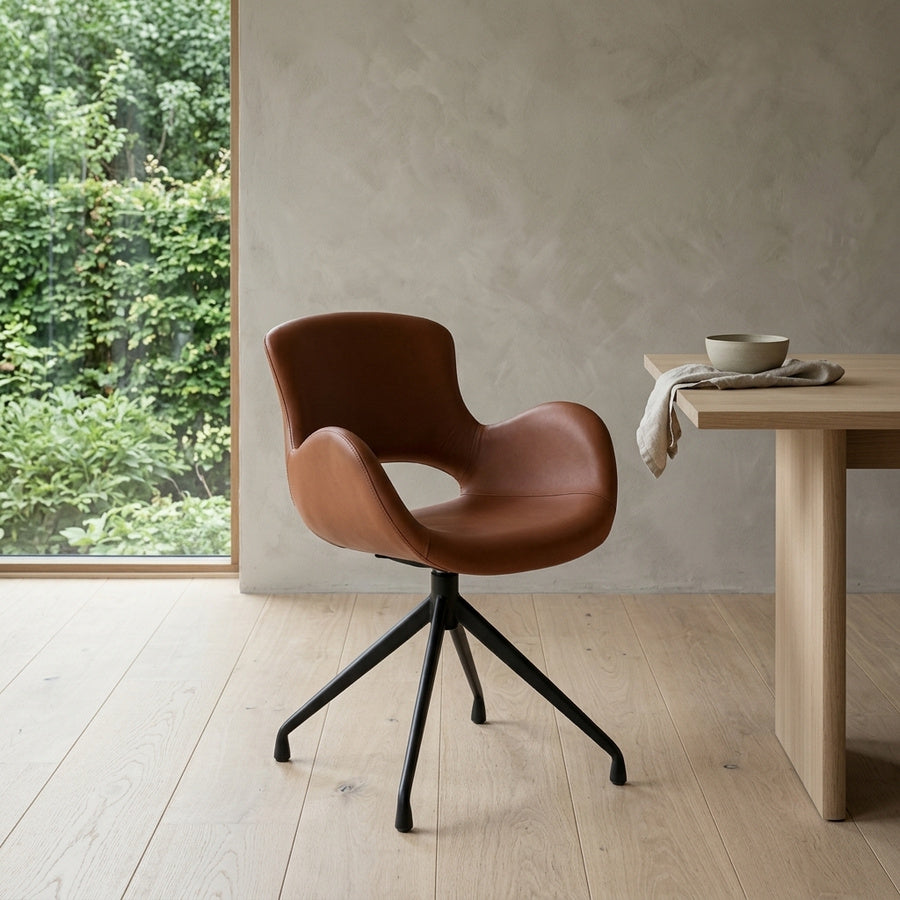Luna Spisebordsstol i Cognac Brasiliansk Okseskind & Sort Roterbart Stel fra House Of Sander | H82,5 x B57 x L50 cm - Billede 1