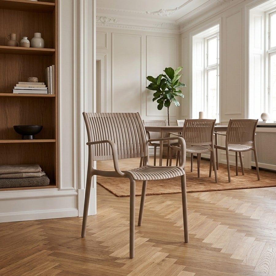 Manzano Spisebordsstol i Taupe fra House Nordic | 56x56x81cm