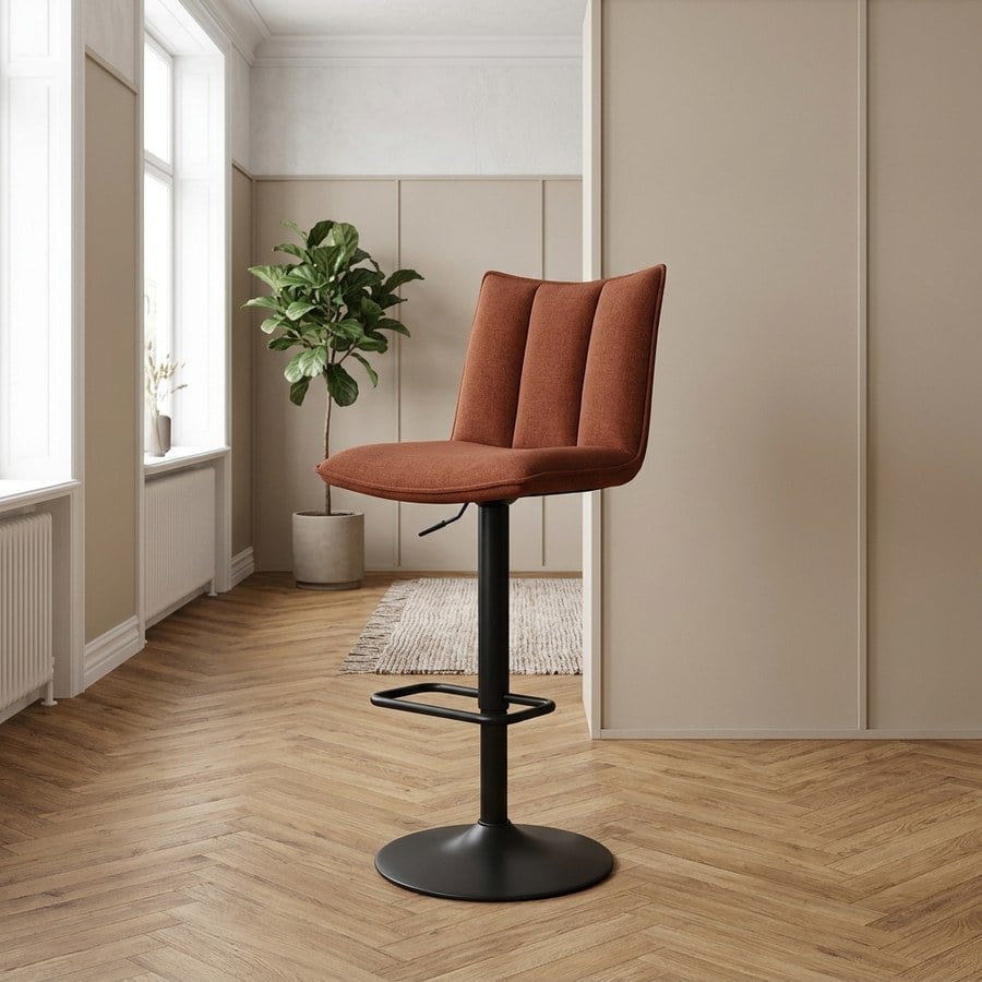 Marilla Barstol i Rustfarvet Stof med Sort Stål Stel fra Unique Furniture | B52xD53xH98,5-113,5cm