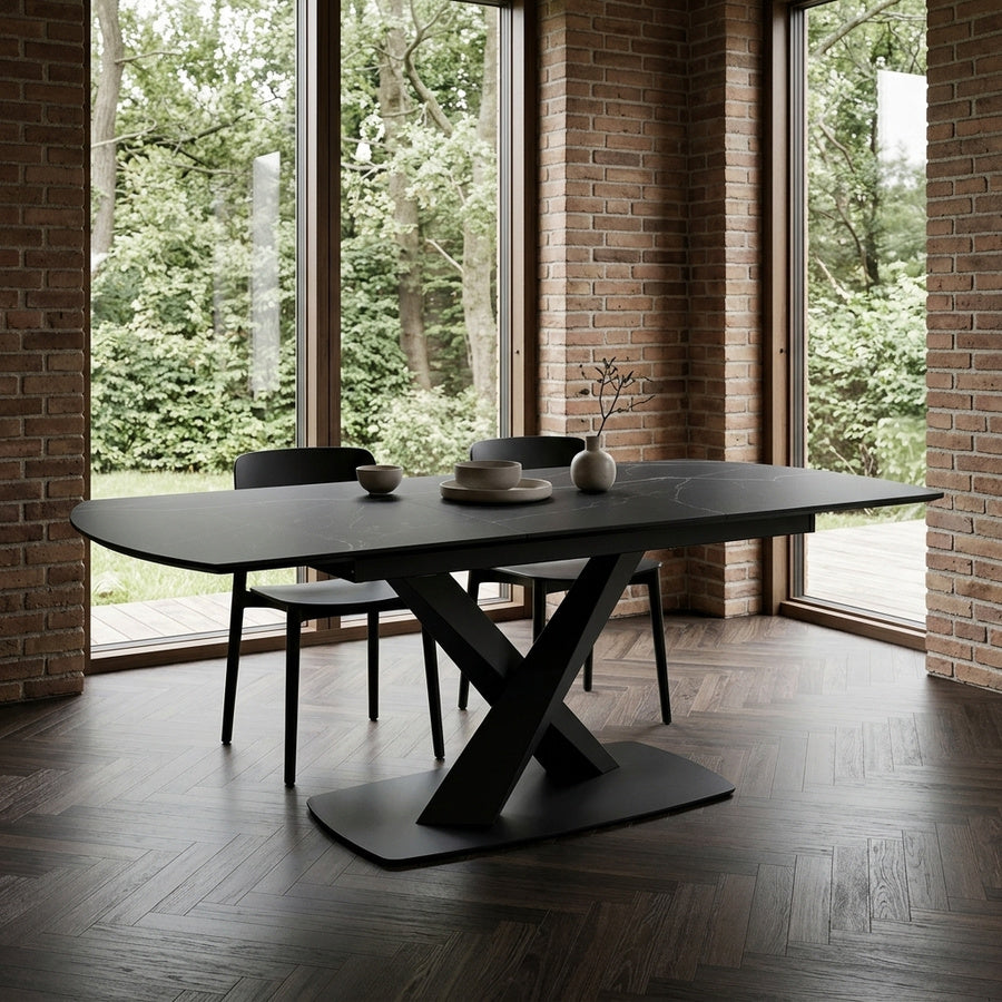 Morella Spisebord i Mat Sort Perla Keramik med Rotationsudtræk & Tillægsplade Opbevaring & Stel i Mat Sort Stål fra Actona | L120-180xB90xH77cm - Billede 1