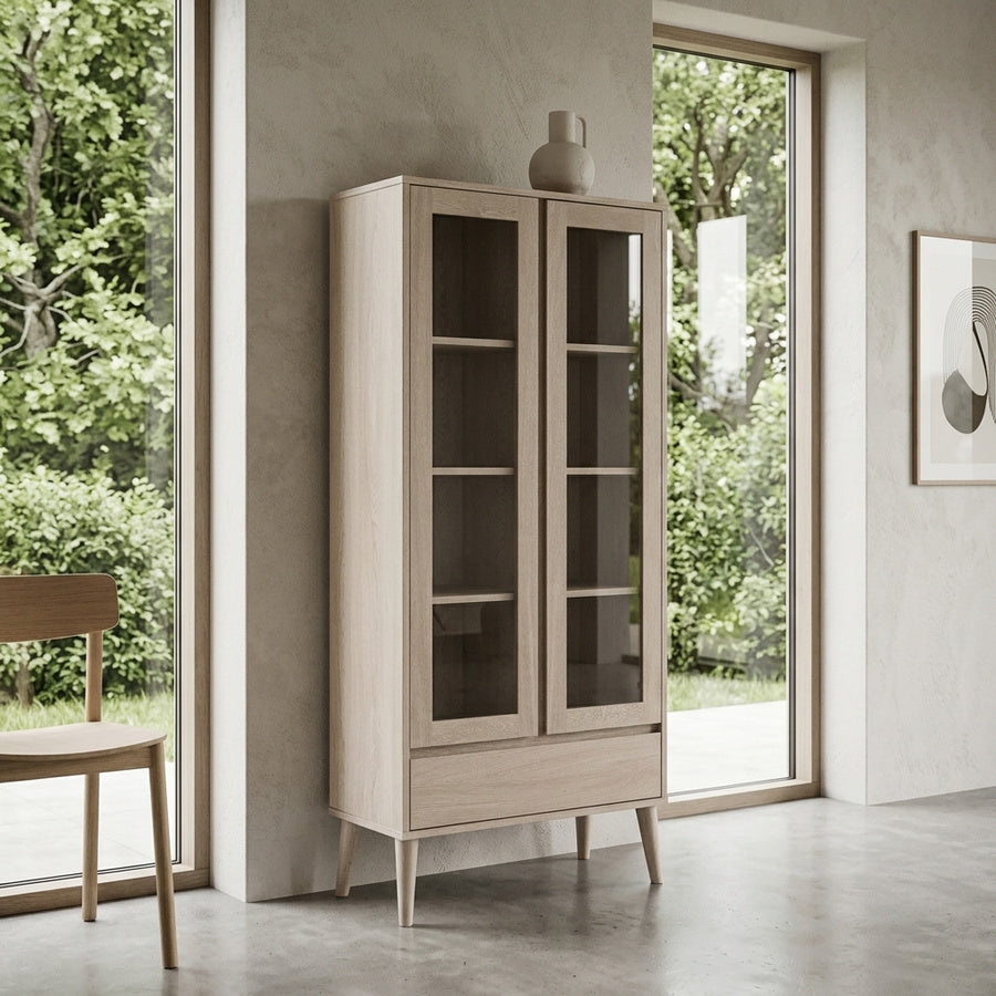 Nagano Vitrine i Hvidpigmenteret Egetræ med Klar Glas & Stel i Hvidpigmenteret Egetræ fra Actona | B80xD37xH178cm - Billede 1