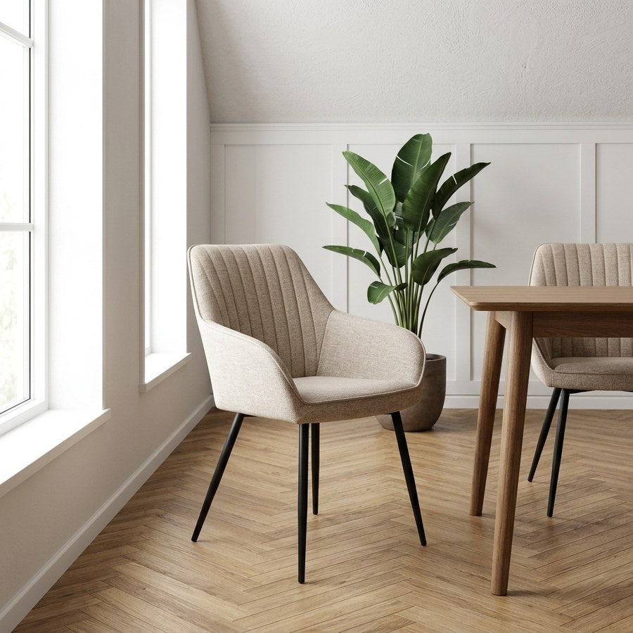 Nolan Spisebordsstol med Armlæn i Sandfarvet Stof fra Unique Furniture | B58xH84xD59.5cm