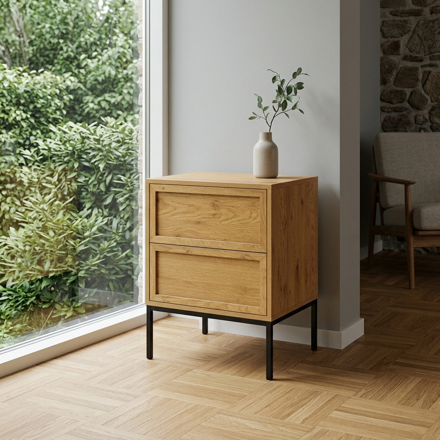Palmdale Natbord i Mat Vild Eg Egetræ med Skub For At Åbne Funktion & Stel i Mat Sort Stål fra Actona | B45,6xD40xH61cm - Billede 1